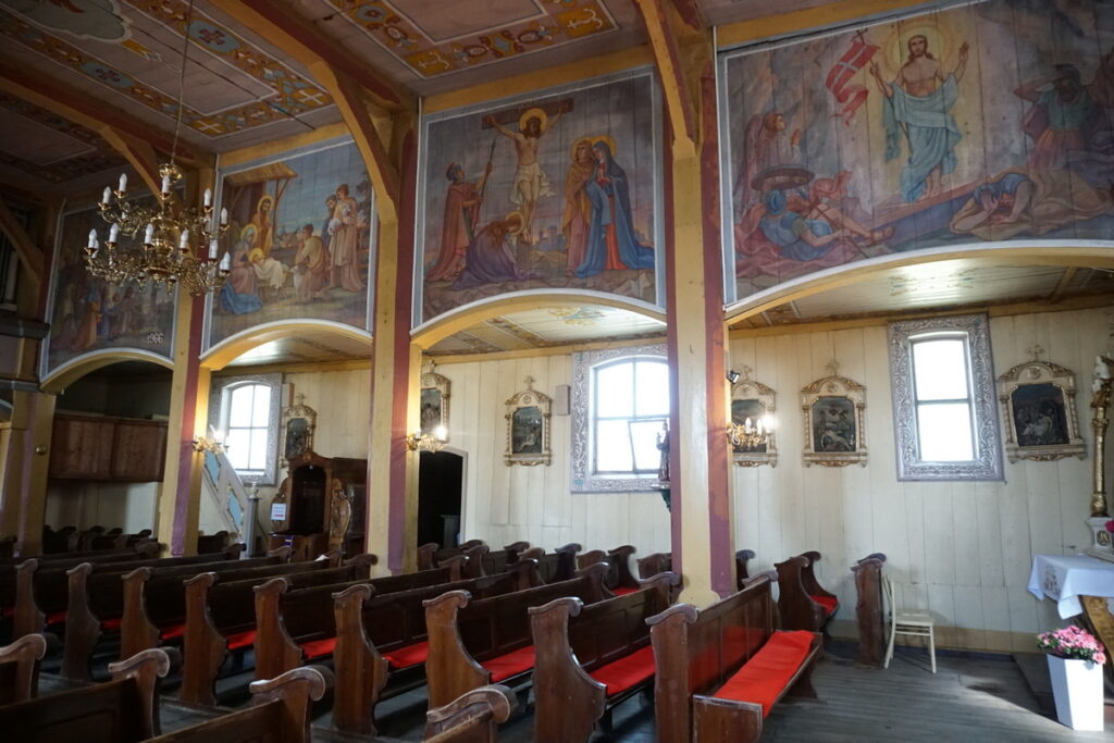 Wnętrze kościoła w Kościeszkach.